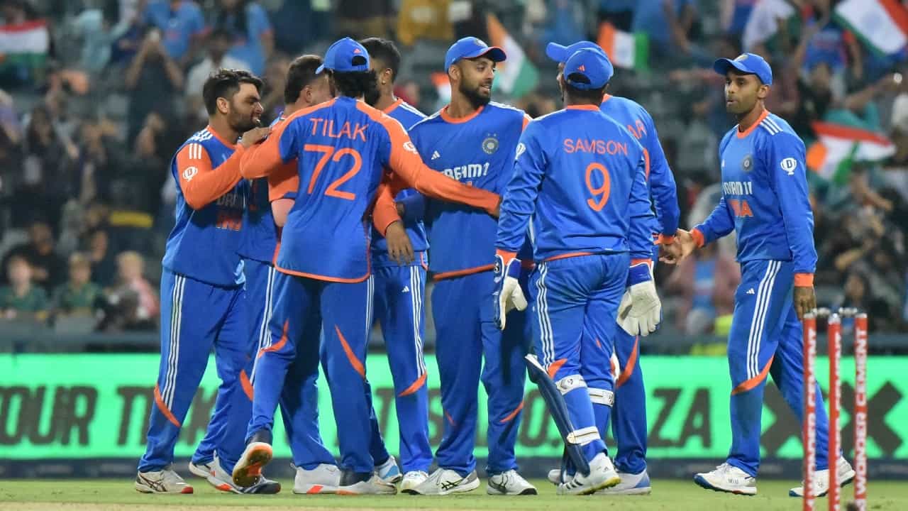 IND vs ENG: ಇಂಗ್ಲೆಂಡ್ ವಿರುದ್ಧದ ಟಿ20 ಸರಣಿಗೆ ಟೀಂ ಇಂಡಿಯಾ ಪ್ರಕಟ; ಶಮಿಗೆ ತಂಡದಲ್ಲಿ ಸ್ಥಾನ IND vs ENG: ಇಂಗ್ಲೆಂಡ್ ವಿರುದ್ಧದ ಟಿ20 ಸರಣಿಗೆ ಟೀಂ ಇಂಡಿಯಾ ಪ್ರಕಟ; ಶಮಿಗೆ ತಂಡದಲ್ಲಿ ಸ್ಥಾನ