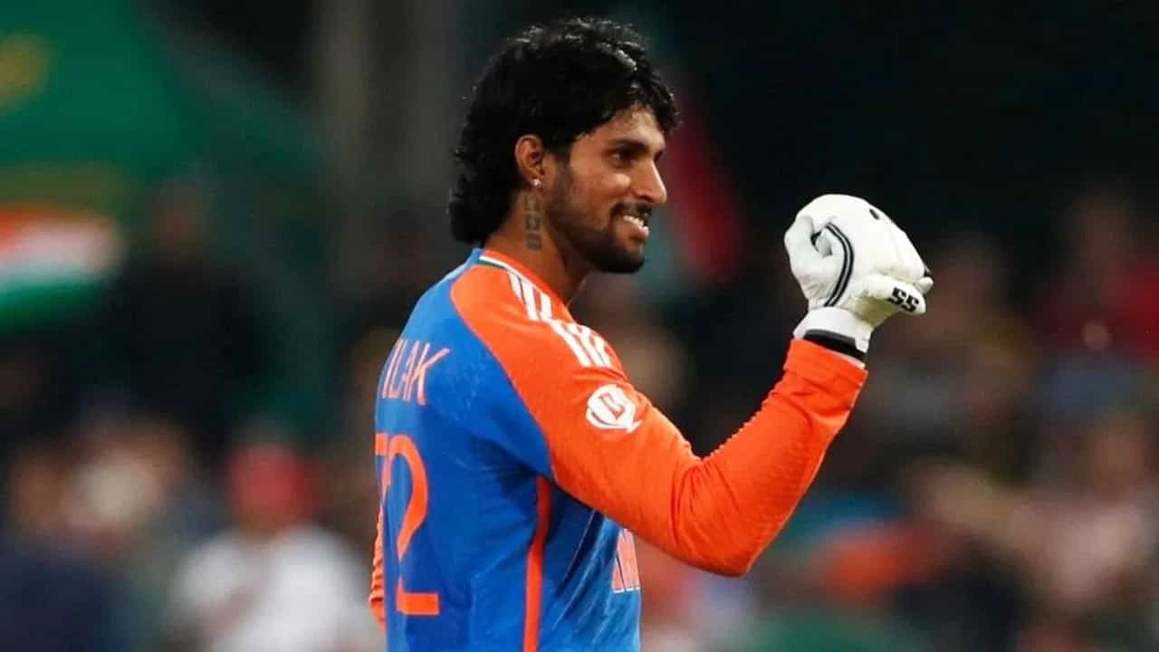 ಭಾರತ ಮತ್ತು ಇಂಗ್ಲೆಂಡ್ ನಡುವಣ ಬಹುನಿರೀಕ್ಷಿತ ಟಿ20 ಸರಣಿಯು ಇಂದಿನಿಂದ (ಜ.22) ಆರಂಭವಾಗಲಿದೆ. ಐದು ಪಂದ್ಯಗಳ ಈ ಸರಣಿಯ ಮೊದಲ ಪಂದ್ಯವು ಕೊಲ್ಕತ್ತಾದ ಈಡನ್ ಗಾರ್ಡನ್ಸ್ ಮೈದಾನದಲ್ಲಿ ನಡೆಯಲಿದೆ. ಈ ಪಂದ್ಯದಲ್ಲಿ ಟೀಮ್ ಇಂಡಿಯಾ ಯುವ ದಾಂಡಿಗ ತಿಲಕ್ ವರ್ಮಾ ಶತಕ ಸಿಡಿಸಿದರೆ ಹೊಸ ಇತಿಹಾಸ ನಿರ್ಮಾಣವಾಗಲಿದೆ.