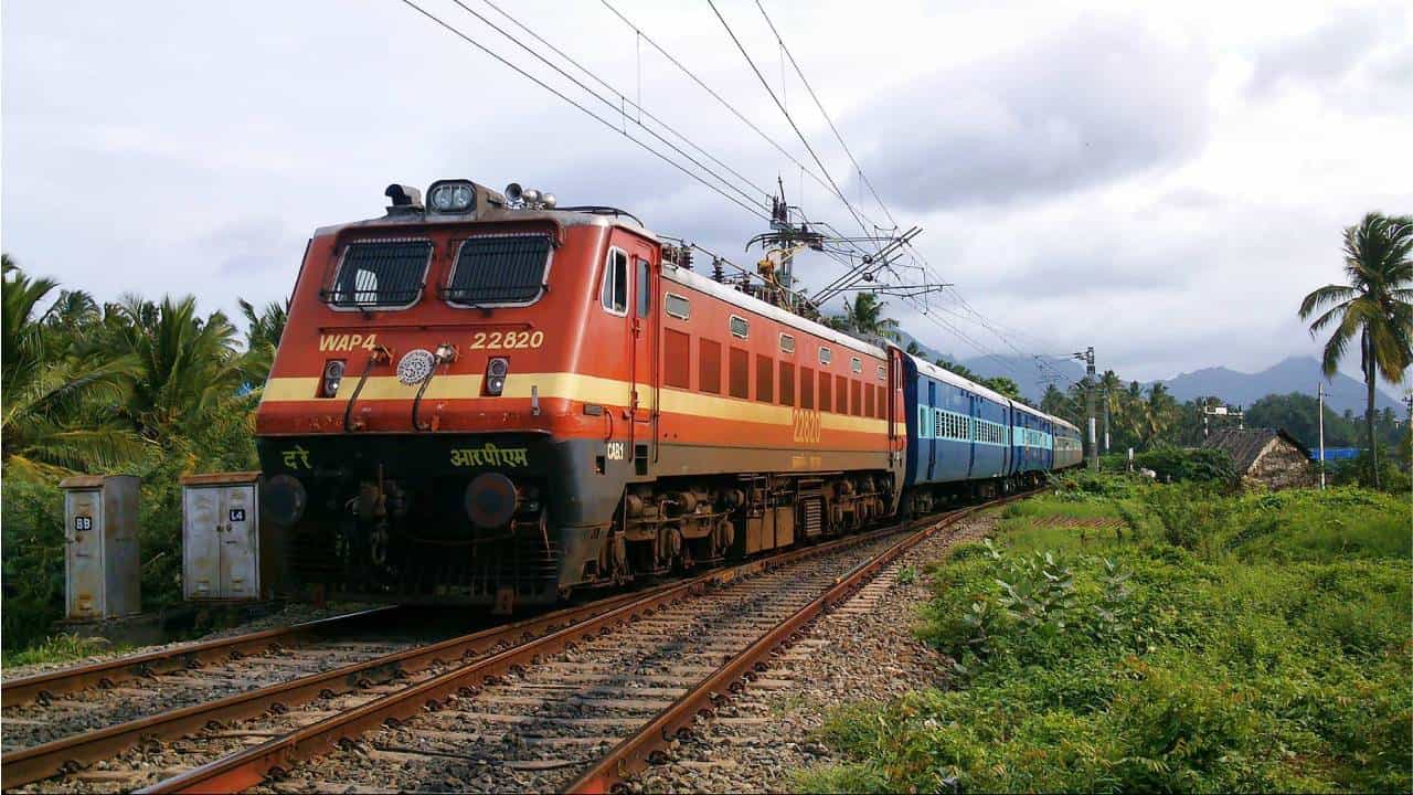 ರೈಲಿನಲ್ಲಿ ಪ್ರಯಾಣಿಸುವಾಗ ಸಚಿವರ ಫೋನನ್ನೇ ಕದ್ದ ಕಳ್ಳ