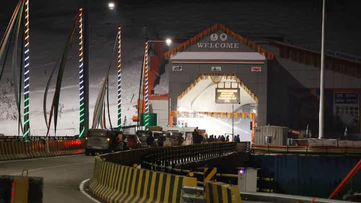 Z-Morh tunnel: ಕಾಶ್ಮೀರದಲ್ಲಿಂದು ಝಡ್-ಮೋಡ್ ಸುರಂಗ ಮಾರ್ಗ ಉದ್ಘಾಟಿಸಲಿದ್ದಾರೆ ಪ್ರಧಾನಿ ಮೋದಿ Z-Morh tunnel: ಕಾಶ್ಮೀರದಲ್ಲಿಂದು ಝಡ್-ಮೋಡ್ ಸುರಂಗ ಮಾರ್ಗ ಉದ್ಘಾಟಿಸಲಿದ್ದಾರೆ ಪ್ರಧಾನಿ ಮೋದಿ