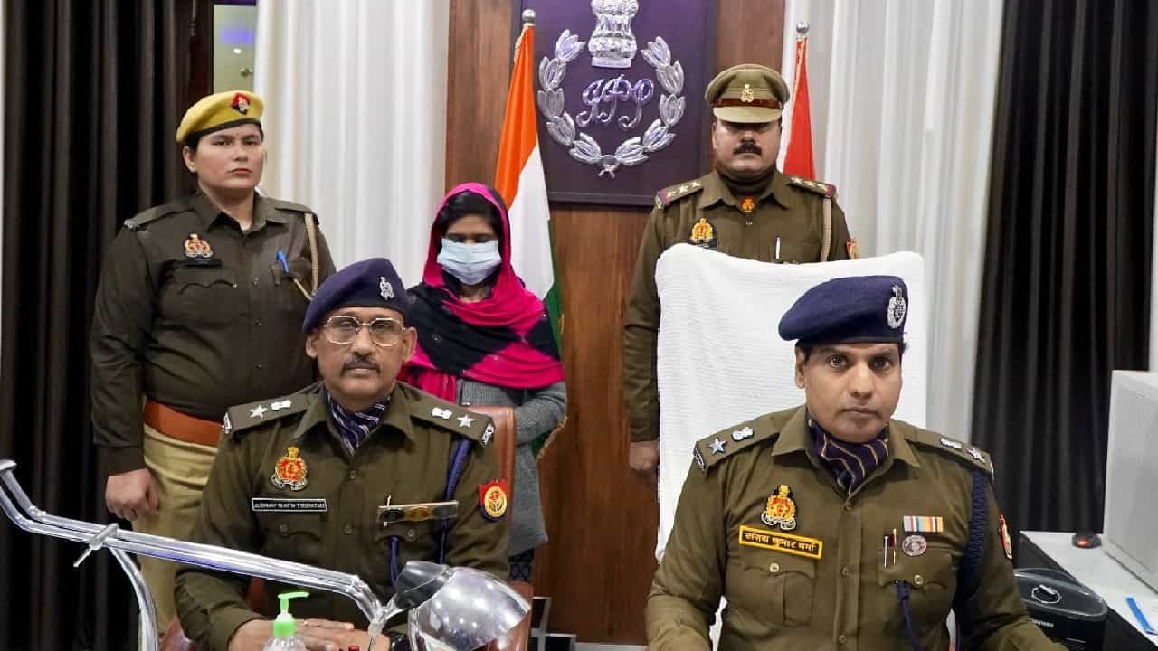 ಹೆಂಡತಿ ಮುಂದೆ ಪ್ರೇಯಸಿ ಜೊತೆ ಲೈಂಗಿಕ ಕ್ರಿಯೆ; ಮನೆಯಲ್ಲೇ ಸುಟ್ಟು ಕರಕಲಾದ ಗಂಡ! ಹೆಂಡತಿ ಮುಂದೆ ಪ್ರೇಯಸಿ ಜೊತೆ ಲೈಂಗಿಕ ಕ್ರಿಯೆ; ಮನೆಯಲ್ಲೇ ಸುಟ್ಟು ಕರಕಲಾದ ಗಂಡ!