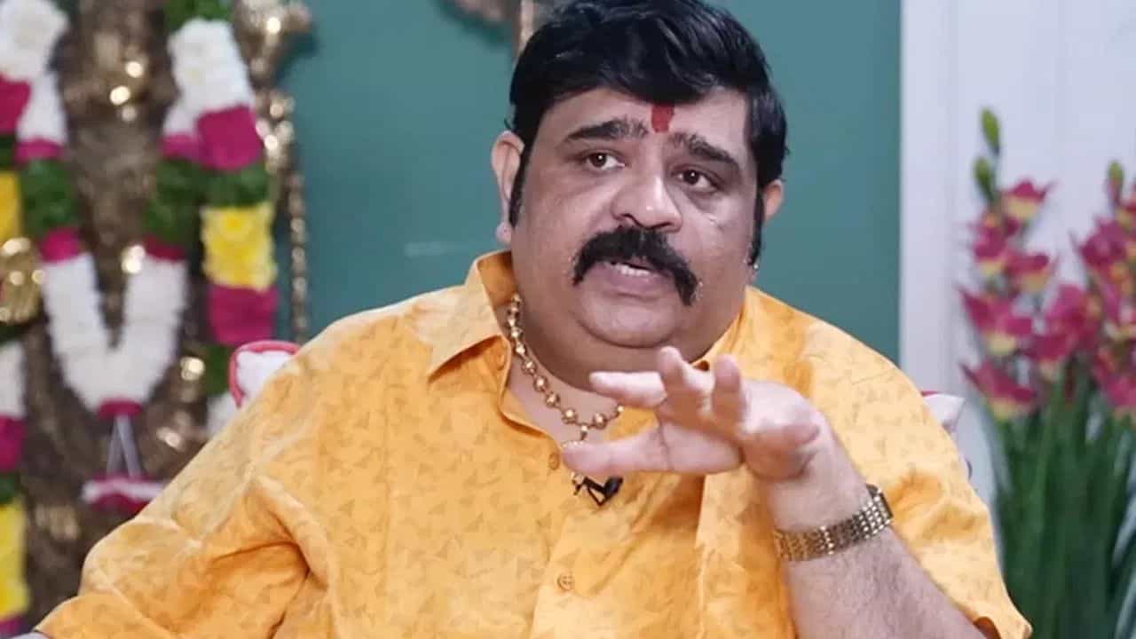 ನಾಗ ಚೈತನ್ಯ, ಶೋಭಿತಾ ಬಗ್ಗೆ ಭವಿಷ್ಯ: ಕ್ಷಮೆ ಕೇಳಿದ ಸೆಲೆಬ್ರಿಟಿ ಜ್ಯೋತಿಷಿ ನಾಗ ಚೈತನ್ಯ, ಶೋಭಿತಾ ಬಗ್ಗೆ ಭವಿಷ್ಯ: ಕ್ಷಮೆ ಕೇಳಿದ ಸೆಲೆಬ್ರಿಟಿ ಜ್ಯೋತಿಷಿ