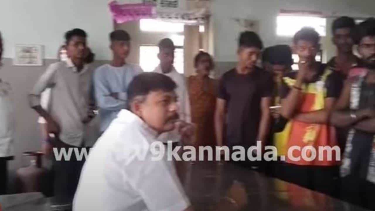 ಹಾಸ್ಟೆಲೊಂದಕ್ಕೆ ಭೇಟಿ ನೀಡಿ ವಿದ್ಯಾರ್ಥಿಗಳ ಅಹವಾಲನ್ನು ಆಲಿಸಿದ ಸುರಪುರ ಶಾಸಕ ವೇಣುಗೋಪಾಲ್ ನಾಯಕ್ ಹಾಸ್ಟೆಲೊಂದಕ್ಕೆ ಭೇಟಿ ನೀಡಿ ವಿದ್ಯಾರ್ಥಿಗಳ ಅಹವಾಲನ್ನು ಆಲಿಸಿದ ಸುರಪುರ ಶಾಸಕ ವೇಣುಗೋಪಾಲ್ ನಾಯಕ್