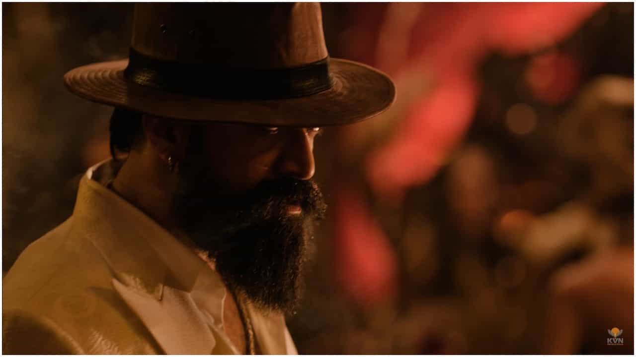 ನಟ ರಾಕಿಂಗ್ ಸ್ಟಾರ್ ಯಶ್ ಅವರು ‘ಟಾಕ್ಸಿಕ್’ ಸಿನಿಮಾದ ಬಗ್ಗೆ ನಿರೀಕ್ಷೆ ಹೆಚ್ಚುವಂತೆ ಆಗಿದೆ. ಅದಕ್ಕೆ ಕಾರಣ ಆಗಿರೋದು ಈ ಚಿತ್ರದ ಗ್ಲಿಂಪ್ಸ್. ಬರ್ತ್ಡೇ ಪ್ರಯುಕ್ತ ಚಿತ್ರದ ಮೊದಲ ಗ್ಲಿಂಪ್ಸ್ ಬಿಡುಗಡೆ ಆಗಿದೆ. ಇದಕ್ಕೆ ಫ್ಯಾನ್ಸ್ ನಾನಾ ರೀತಿಯಲ್ಲಿ ಕಮೆಂಟ್ ಮಾಡುತ್ತಿದ್ದಾರೆ.