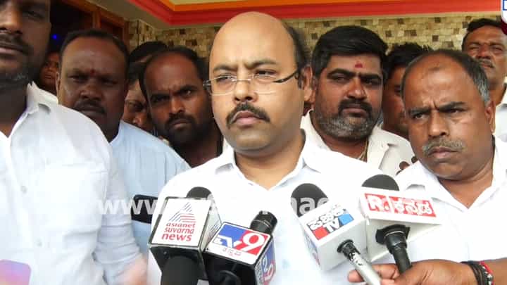 ಸಿದ್ದರಾಮಯ್ಯರನ್ನು ಆರೋಪಿ ಸ್ಥಾನದಲ್ಲಿ ನಿಲ್ಲಿಸಲು ಇಡಿ ಯತ್ನ: ಯತೀಂದ್ರ ಆರೋಪ ಸಿದ್ದರಾಮಯ್ಯರನ್ನು ಆರೋಪಿ ಸ್ಥಾನದಲ್ಲಿ ನಿಲ್ಲಿಸಲು ಇಡಿ ಯತ್ನ: ಯತೀಂದ್ರ ಆರೋಪ