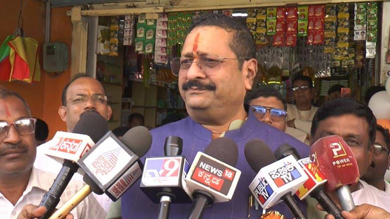 ಸ್ಪರ್ಧೆ ಖಚಿತ, ಗೆಲುವು ನಿಶ್ಚಿತ, ಠೇವಣಿ ಉಚಿತ ಎಂದ ಶಾಸಕ ಯತ್ನಾಳ್ ಸ್ಪರ್ಧೆ ಖಚಿತ, ಗೆಲುವು ನಿಶ್ಚಿತ, ಠೇವಣಿ ಉಚಿತ ಎಂದ ಶಾಸಕ ಯತ್ನಾಳ್