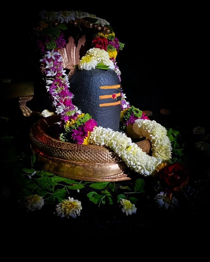 ಸೋಮವಾರ ಶಿವನ ಪೂಜೆಗೆ ಮೀಸಲಾದ ದಿನ. ಈ ದಿನ ಪೂಜೆ ಮಾಡುವುದರಿಂದ ಜೀವನದ ಎಲ್ಲಾ ಅಡೆತಡೆ ದೂರಾಗುತ್ತದೆ ಎಂದು ನಂಬಲಾಗಿದೆ.