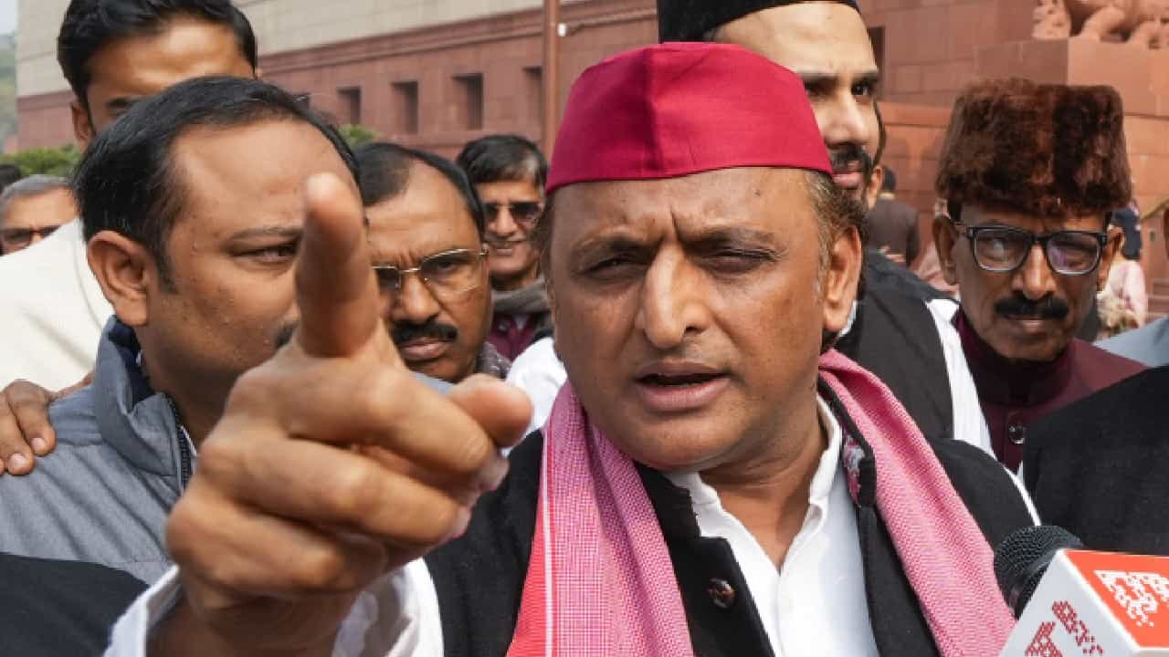 ಮಹಾಕುಂಭ ಕಾಲ್ತುಳಿತದಲ್ಲಿ ಸಾವನ್ನಪ್ಪಿದವರ ಸಂಖ್ಯೆಯನ್ನು ಸರ್ಕಾರ ಮರೆಮಾಡುತ್ತಿದೆ; ಅಖಿಲೇಶ್ ಯಾದವ್ ಆರೋಪ ಮಹಾಕುಂಭ ಕಾಲ್ತುಳಿತದಲ್ಲಿ ಸಾವನ್ನಪ್ಪಿದವರ ಸಂಖ್ಯೆಯನ್ನು ಸರ್ಕಾರ ಮರೆಮಾಡುತ್ತಿದೆ; ಅಖಿಲೇಶ್ ಯಾದವ್ ಆರೋಪ