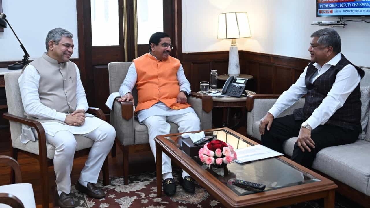 ಬೆಂಗಳೂರು ಬೆಳಗಾವಿ ವಂದೇ ಭಾರತ್ ರೈಲು ಸಂಚಾರ ಶೀಘ್ರ: ಬೆಳಗಾವಿವರೆಗೆ ವಿಸ್ತರಣೆಗೆ ಸಚಿವ ಅಶ್ವಿನಿ ವೈಷ್ಣವ್ ಸಮ್ಮತಿ