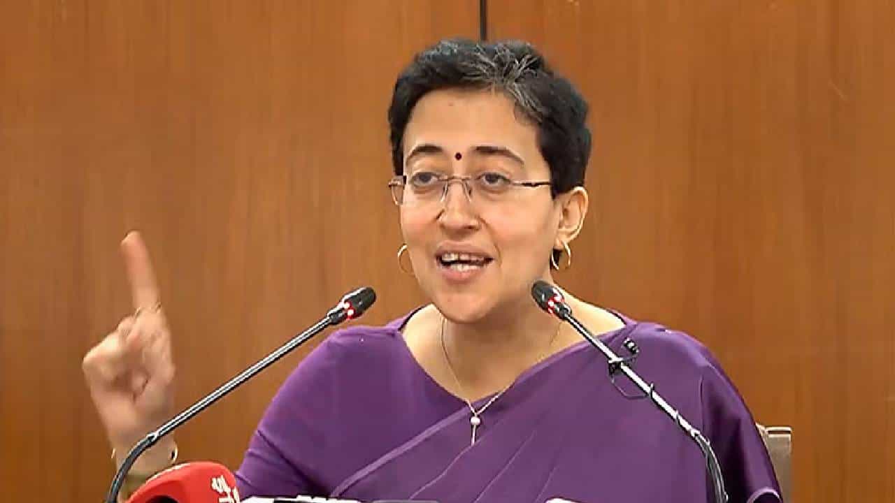 Delhi Assembly Elections 2025 : ದೆಹಲಿ ಚುನಾವಣೆಗೂ ಮುನ್ನವೇ ಸಿಎಂ ಅತಿಶಿ ಮೇಲೆ ಬಿತ್ತು ಕೇಸ್ Delhi Assembly Elections 2025 : ದೆಹಲಿ ಚುನಾವಣೆಗೂ ಮುನ್ನವೇ ಸಿಎಂ ಅತಿಶಿ ಮೇಲೆ ಬಿತ್ತು ಕೇಸ್