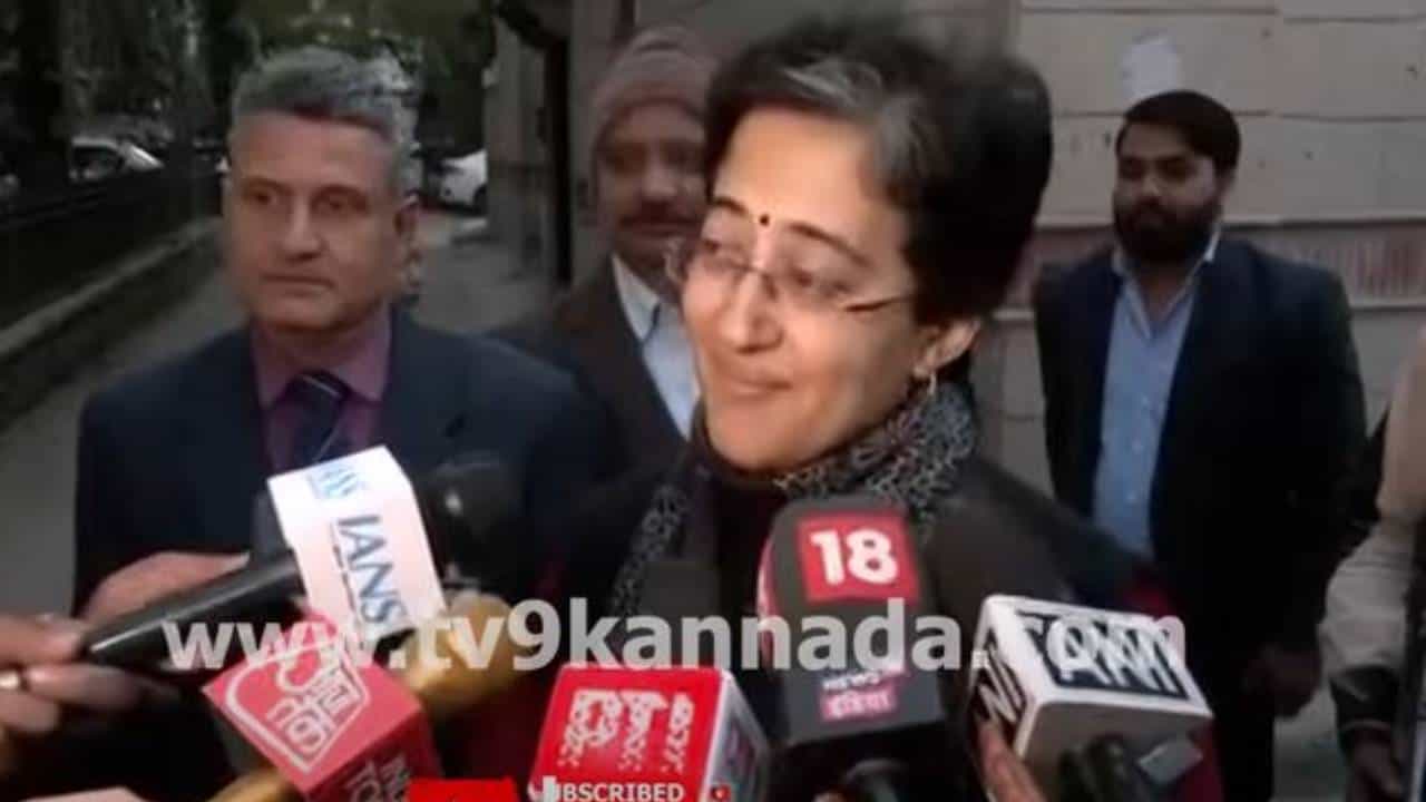 Delhi Assembly Polls: ಸಾಯಂಕಾಲದವರೆಗೆ ತಾಳ್ಮೆಯಿರಲಿ, ಅರವಿಂದ್ ಕೇಜ್ರಿವಾಲ್ 4 ನೇ ಬಾರಿ ಸಿಎಂ ಅಗಲಿದ್ದಾರೆ: ಅತಿಶಿ, ದೆಹಲಿ ಸಿಎಂ Delhi Assembly Polls: ಸಾಯಂಕಾಲದವರೆಗೆ ತಾಳ್ಮೆಯಿರಲಿ, ಅರವಿಂದ್ ಕೇಜ್ರಿವಾಲ್ 4 ನೇ ಬಾರಿ ಸಿಎಂ ಅಗಲಿದ್ದಾರೆ: ಅತಿಶಿ, ದೆಹಲಿ ಸಿಎಂ