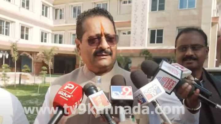 ಬೇರೆಯವರನ್ನು ತುಳಿಯುತ್ತ ಮೇಲೆ ಬಂದ ಯಡಿಯೂರಪ್ಪರನ್ನು ಈಗ ಯಾರಿಂದಲೂ ಉಳಿಸಲು ಸಾಧ್ಯವಿಲ್ಲ: ಯತ್ನಾಳ್ ಬೇರೆಯವರನ್ನು ತುಳಿಯುತ್ತ ಮೇಲೆ ಬಂದ ಯಡಿಯೂರಪ್ಪರನ್ನು ಈಗ ಯಾರಿಂದಲೂ ಉಳಿಸಲು ಸಾಧ್ಯವಿಲ್ಲ: ಯತ್ನಾಳ್