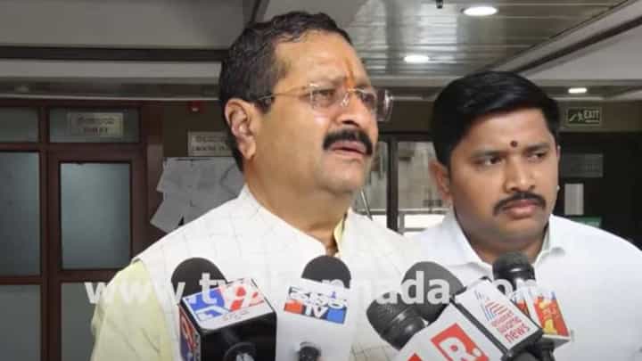 ವಿಜಯೇಂದ್ರ ಮತ್ತು ತಮ್ಮ ನಡುವೆ ಸಂಧಾನ ಪ್ರಶ್ನೆಯೇ ಏಳಲ್ಲ, ಪಕ್ಷಕ್ಕೆ ಹೊಸ ಚೈತನ್ಯ ತುಂಬಬೇಕಿದೆ: ಬಸನಗೌಡ ಯತ್ನಾಳ್ ವಿಜಯೇಂದ್ರ ಮತ್ತು ತಮ್ಮ ನಡುವೆ ಸಂಧಾನ ಪ್ರಶ್ನೆಯೇ ಏಳಲ್ಲ, ಪಕ್ಷಕ್ಕೆ ಹೊಸ ಚೈತನ್ಯ ತುಂಬಬೇಕಿದೆ: ಬಸನಗೌಡ ಯತ್ನಾಳ್