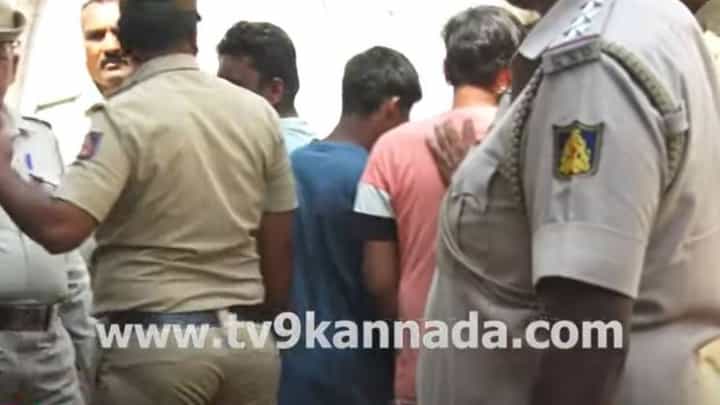 ಬಾಗಪ್ಪ ಹರಿಜನ್ ಹತ್ಯೆ ಆರೋಪಿಗಳನ್ನು 14-ದಿನ ನ್ಯಾಯಾಂಗ ಕಸ್ಟಡಿಗೆ ಒಪ್ಪಿಸಿದ ವಿಜಯಪುರದ ನ್ಯಾಯಾಲಯ ಬಾಗಪ್ಪ ಹರಿಜನ್ ಹತ್ಯೆ ಆರೋಪಿಗಳನ್ನು 14-ದಿನ ನ್ಯಾಯಾಂಗ ಕಸ್ಟಡಿಗೆ ಒಪ್ಪಿಸಿದ ವಿಜಯಪುರದ ನ್ಯಾಯಾಲಯ