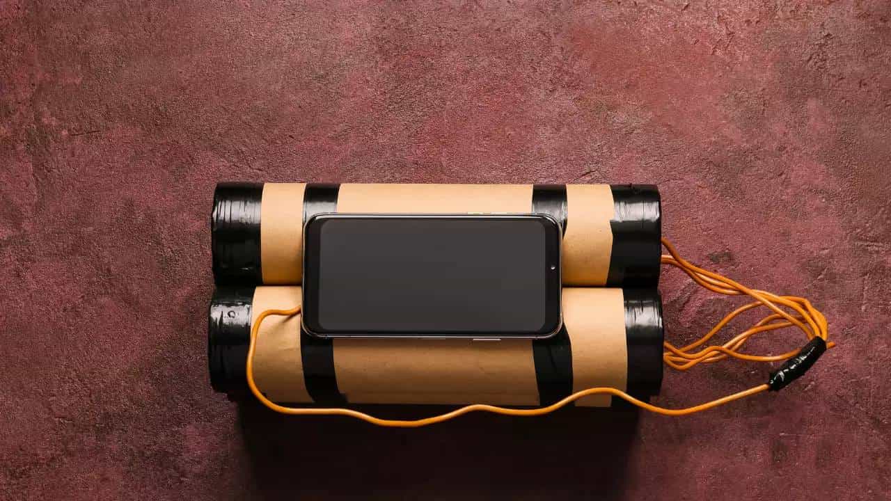 Schools Bomb Threat:ದೆಹಲಿ, ನೋಯ್ಡಾ ಶಾಲೆಗಳಿಗೆ ಬಾಂಬ್ ಬೆದರಿಕೆ Schools Bomb Threat:ದೆಹಲಿ, ನೋಯ್ಡಾ ಶಾಲೆಗಳಿಗೆ ಬಾಂಬ್ ಬೆದರಿಕೆ