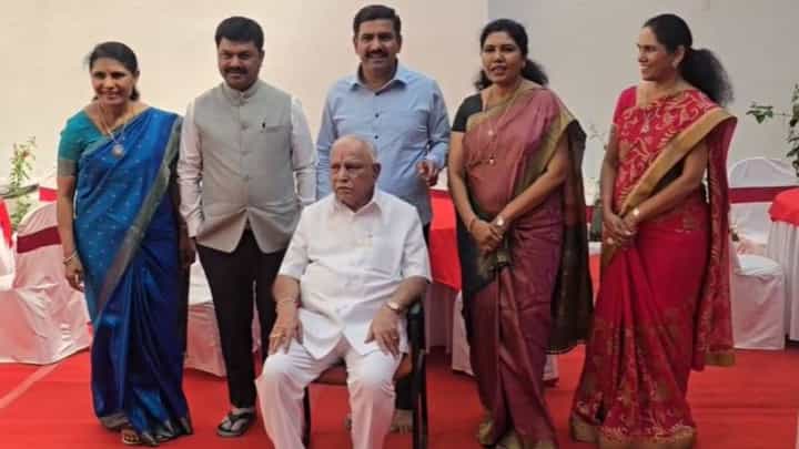 ನಾಡಿನ ಹಿರಿಯ ಮುತ್ಸದ್ದಿ ಬಿಎಸ್ ಯಡಿಯೂರಪ್ಪಗೆ ಇವತ್ತು 83ನೇ ಹುಟ್ಟುಹಬ್ಬದ ಸಂಭ್ರಮ ನಾಡಿನ ಹಿರಿಯ ಮುತ್ಸದ್ದಿ ಬಿಎಸ್ ಯಡಿಯೂರಪ್ಪಗೆ ಇವತ್ತು 83ನೇ ಹುಟ್ಟುಹಬ್ಬದ ಸಂಭ್ರಮ