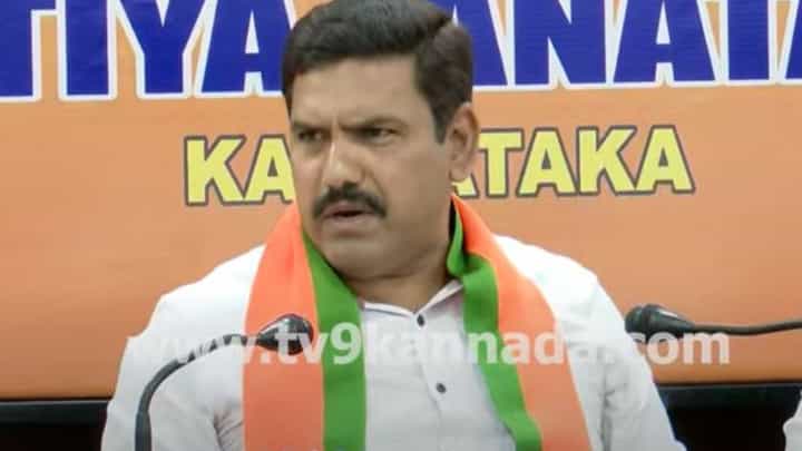 ಹೊಂದಾಣಿಕೆ ರಾಜಕಾರಣ ಮಾಡಿದ್ದರೆ ಕಾಂಗ್ರೆಸ್ ಸರ್ಕಾರವನ್ನು ಒಂಟಿಗಾಲಲ್ಲಿ ನಿಲ್ಲಿಸೋದು ಸಾಧ್ಯವಿರಲಿಲ್ಲ: ವಿಜಯೇಂದ್ರ ಹೊಂದಾಣಿಕೆ ರಾಜಕಾರಣ ಮಾಡಿದ್ದರೆ ಕಾಂಗ್ರೆಸ್ ಸರ್ಕಾರವನ್ನು ಒಂಟಿಗಾಲಲ್ಲಿ ನಿಲ್ಲಿಸೋದು ಸಾಧ್ಯವಿರಲಿಲ್ಲ: ವಿಜಯೇಂದ್ರ