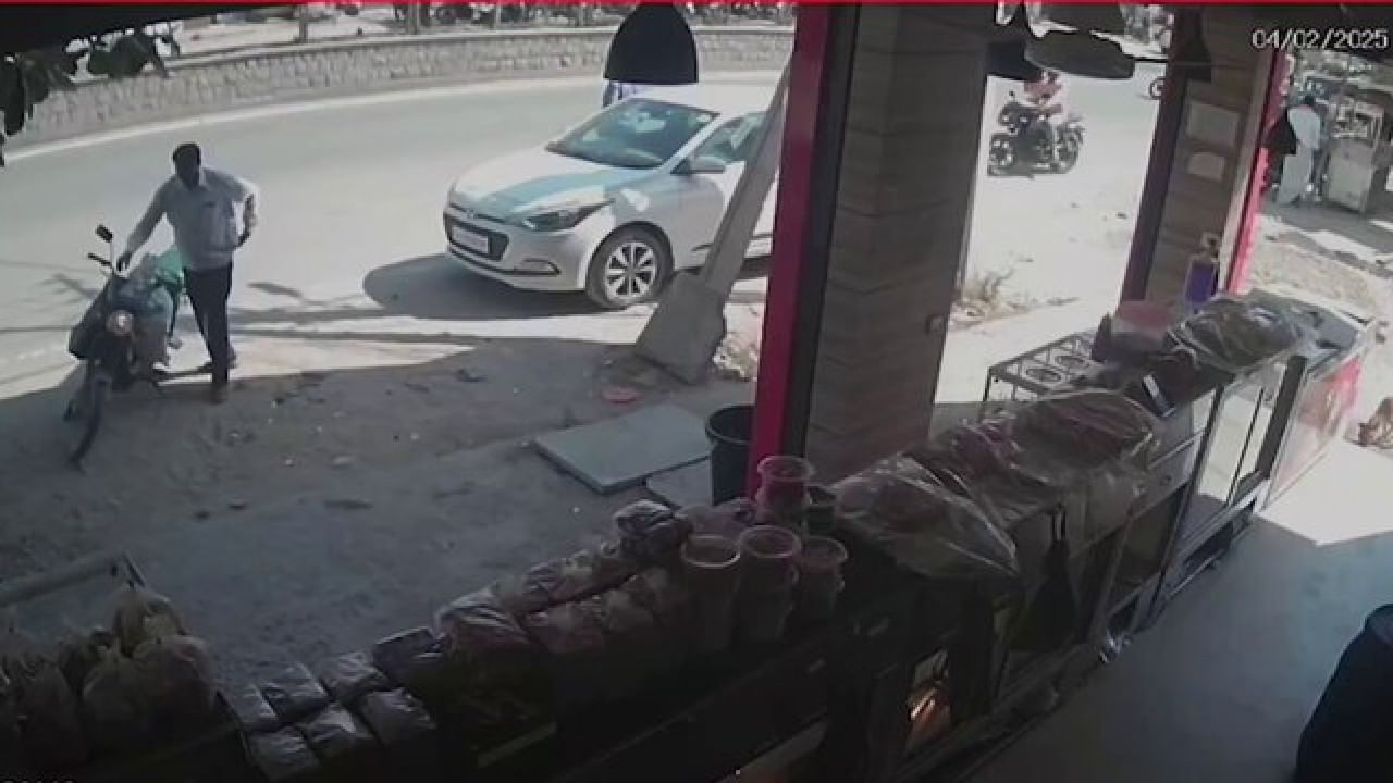 ಬ್ಯಾಂಕ್​ನಿಂದ ಬೈಕ್​ನಲ್ಲಿ ಹಣ ಡ್ರಾ ಮಾಡಿಕೊಂಡು ಹೋಗುವಾಗ ದುಡ್ಡು ಎಗರಿಸಿದ ಕಳ್ಳ