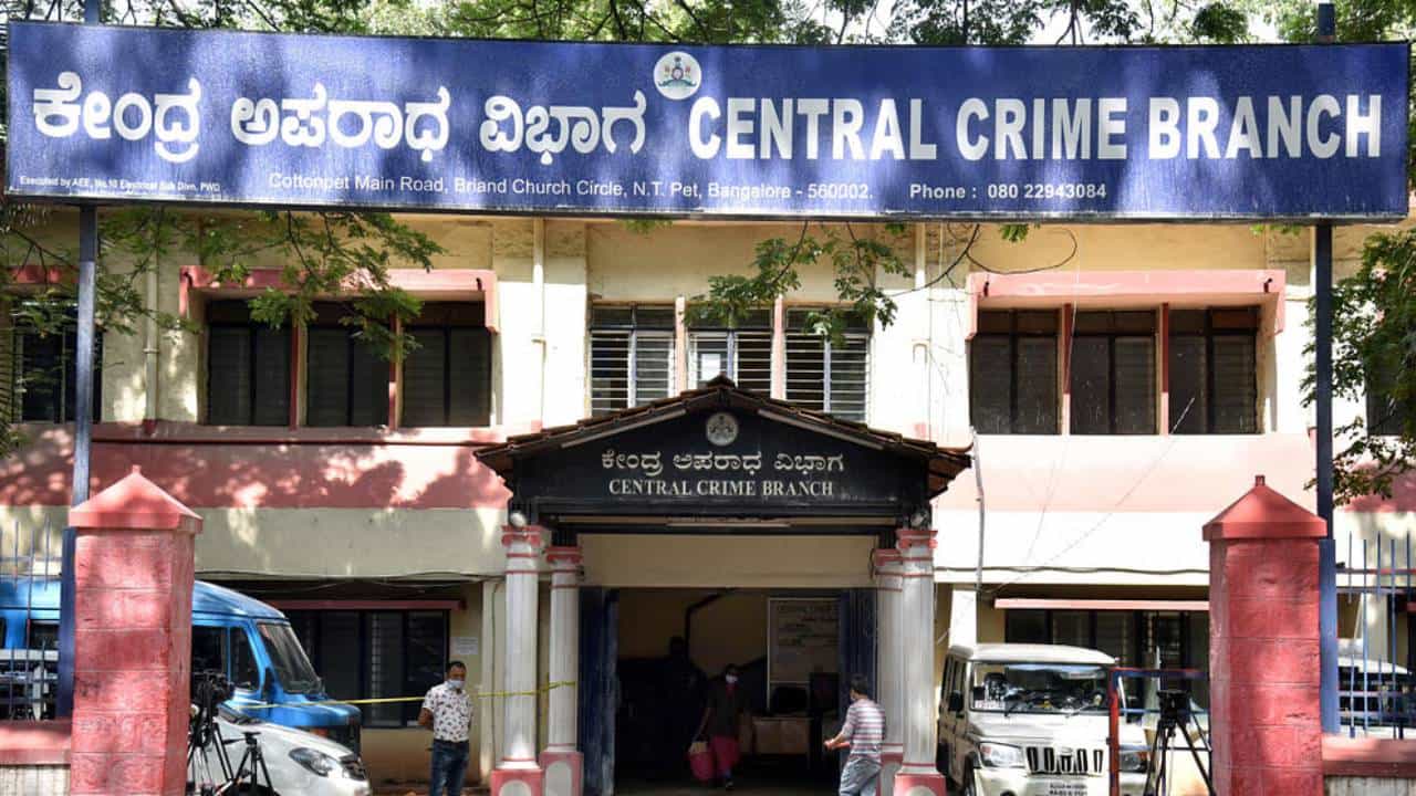 ಉಪಪ್ರಾಂಶುಪಾಲಕರಿಂದಲೇ ಕಾನೂನು ಪದವಿ ಪ್ರಶ್ನೆಪತ್ರಿಕೆ ಸೋರಿಕೆ: ಮೂವರು ಅರೆಸ್ಟ್​
