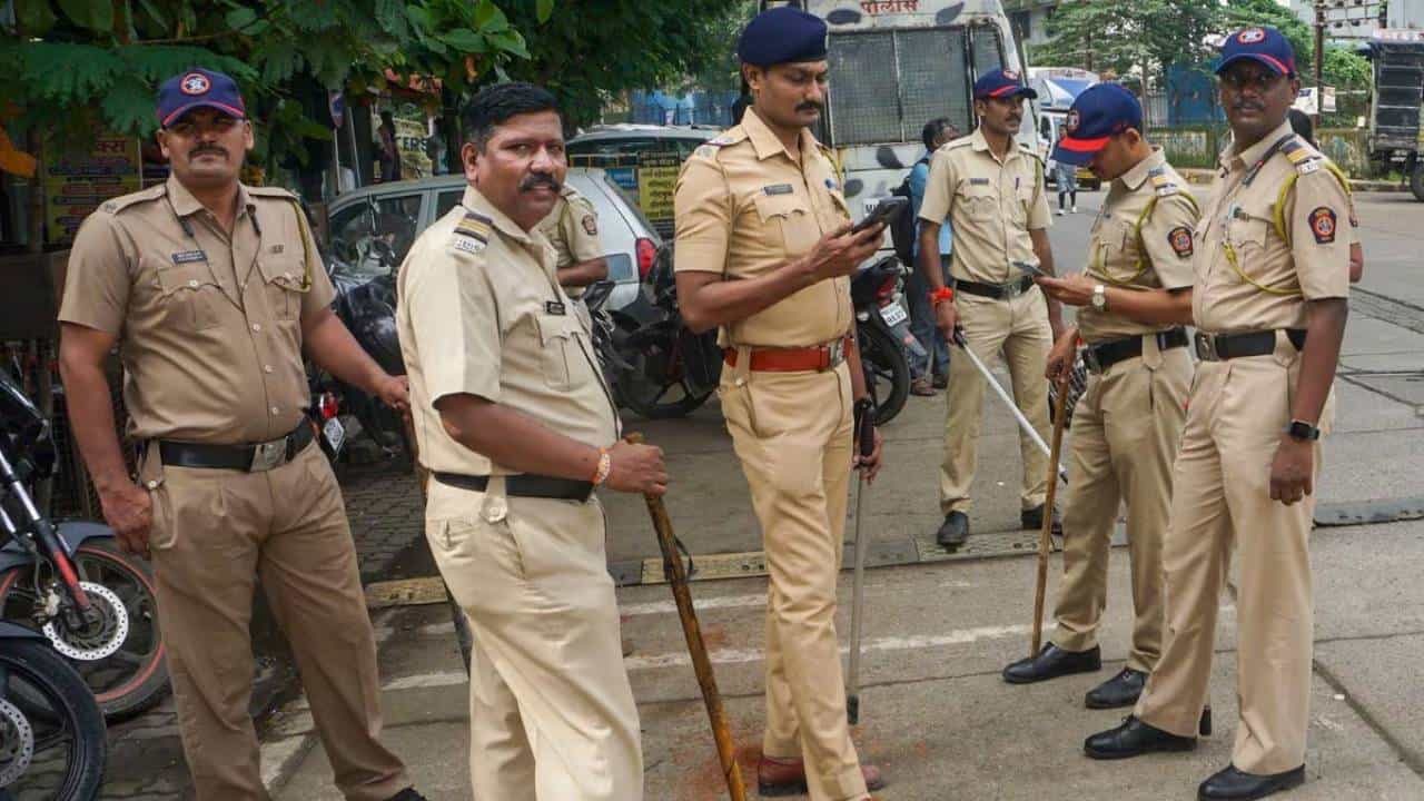 Police Constable Jobs 2025: 1700 ಕ್ಕೂ ಹೆಚ್ಚು ಕಾನ್‌ಸ್ಟೆಬಲ್ ಹುದ್ದೆಗಳಿಗೆ ನೇಮಕಾತಿ; ಮಾರ್ಚ್ 13ರೊಳಗೆ ಅರ್ಜಿ ಸಲ್ಲಿಸಿ