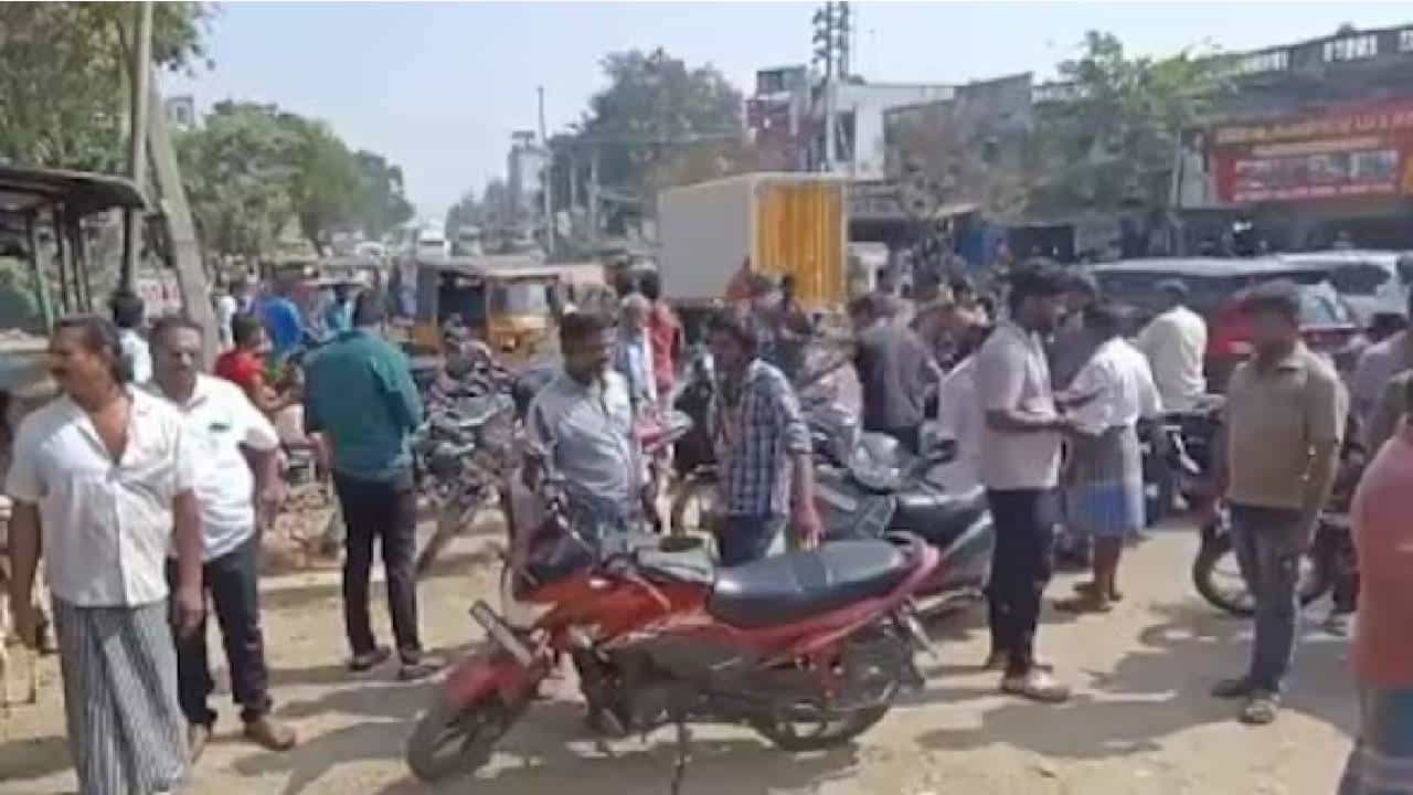 ಮಾಂಸ ಕೊಡಲು ನಿರಾಕರಿಸಿದ್ದಕ್ಕೆ ಮಾಂಸದಂಗಡಿ ಎದುರು ಕೊಳೆತ ಶವ ಎಸೆದ ವ್ಯಕ್ತಿ
