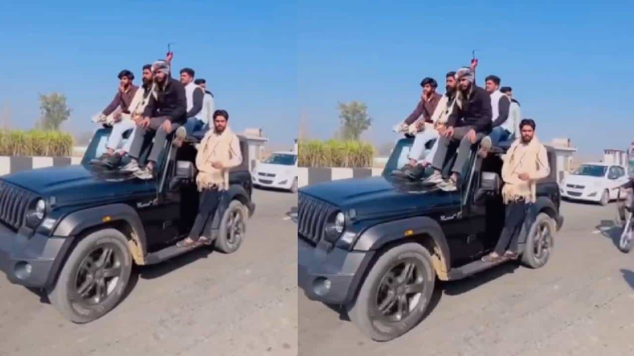 Viral : ರೀಲ್ಸ್ ಗಾಗಿ ಕಾರಿನ ಮೇಲೆ ಕುಳಿತು ಅಪಾಯಕಾರಿ ಸ್ಟಂಟ್ ಮಾಡಿದ ಯುವಕರು, ವಿಡಿಯೋ ವೈರಲ್