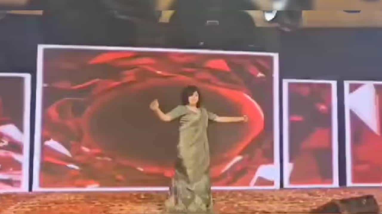 Viral Video: ಮದುವೆಯಲ್ಲಿ ಖುಷಿಯಿಂದ ಕುಣಿಯುತ್ತಿದ್ದ ವೇಳೆ ಹೃದಯಾಘಾತ, ಯುವತಿ ಸಾವು