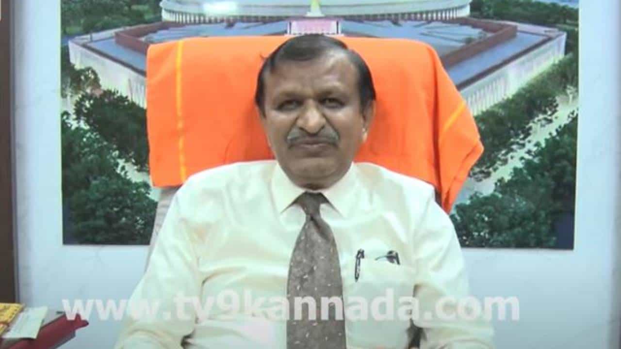 ಸಂಸದನಾದ ಮೇಲೆ 71 ಎಕರೆ ಹಾಗಿರಲಿ 71 ಇಂಚು ಜಮೀನು ಕೂಡ ಖರೀದಿಸಿಲ್ಲ: ಡಾ ಸಿನ್ ಮಂಜುನಾಥ್ ಸಂಸದನಾದ ಮೇಲೆ 71 ಎಕರೆ ಹಾಗಿರಲಿ 71 ಇಂಚು ಜಮೀನು ಕೂಡ ಖರೀದಿಸಿಲ್ಲ: ಡಾ ಸಿನ್ ಮಂಜುನಾಥ್