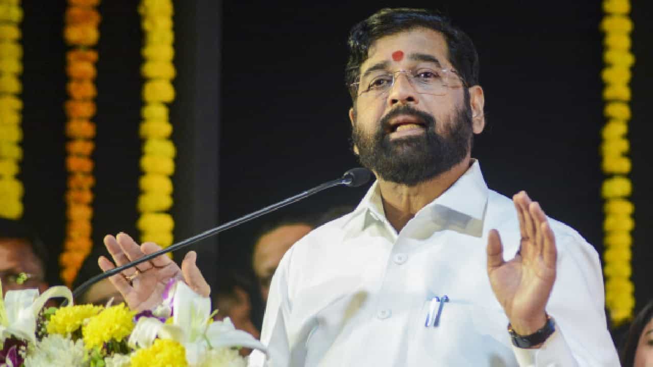 ಮಹಾರಾಷ್ಟ್ರ ಡಿಸಿಎಂ ಏಕನಾಥ್ ಶಿಂಧೆಗೆ ಬಾಂಬ್ ಬೆದರಿಕೆ; ಪೊಲೀಸರಿಂದ ತನಿಖೆ ಆರಂಭ ಮಹಾರಾಷ್ಟ್ರ ಡಿಸಿಎಂ ಏಕನಾಥ್ ಶಿಂಧೆಗೆ ಬಾಂಬ್ ಬೆದರಿಕೆ; ಪೊಲೀಸರಿಂದ ತನಿಖೆ ಆರಂಭ