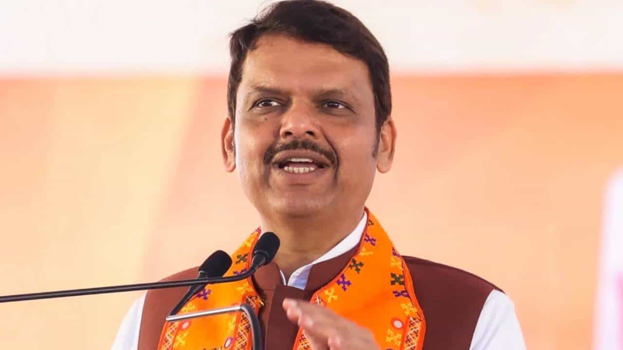 ಮಹಾರಾಷ್ಟ್ರ: ಸಿಎಂ ಫಡ್ನವಿಸ್ ಕಚೇರಿಗೆ ಬಾಂಬ್ ಇಡುವುದಾಗಿ ಪಾಕಿಸ್ತಾನಿ ನಂಬರ್​ನಿಂದ ಬಂತು ಕರೆ