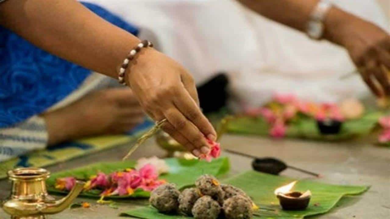 Phalguna Amavasya 2025: ಫಾಲ್ಗುಣ ಅಮಾವಾಸ್ಯೆ ಯಾವಾಗ? ಪಿತೃ ದೋಷದಿಂದ ಮುಕ್ತಿ ಪಡೆಯಲು ಈ ಪರಿಹಾರ ಮಾಡಿ