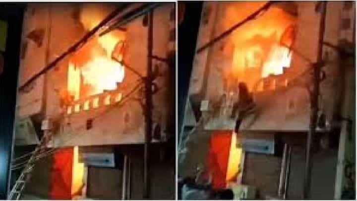 Video: ದೆಹಲಿಯಲ್ಲಿ ಅಗ್ನಿ ಅವಘಡ, ಪ್ರಾಣ ಉಳಿಸಿಕೊಳ್ಳಲು ಎರಡನೇ ಮಹಡಿಯಿಂದ ಜಿಗಿದ ಜನ Video: ದೆಹಲಿಯಲ್ಲಿ ಅಗ್ನಿ ಅವಘಡ, ಪ್ರಾಣ ಉಳಿಸಿಕೊಳ್ಳಲು ಎರಡನೇ ಮಹಡಿಯಿಂದ ಜಿಗಿದ ಜನ