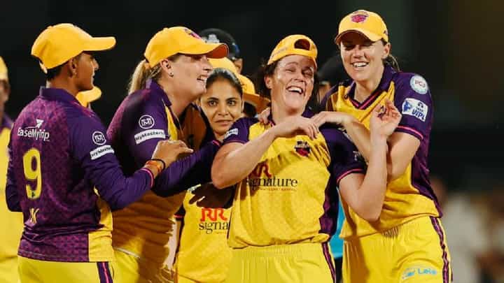 WPL 2025: ಕೊನೆಯ ಓವರ್ನ 3 ಎಸೆತಗಳಲ್ಲಿ ಇತಿಹಾಸ ನಿರ್ಮಿಸಿದ ಗ್ರೇಸ್ ಹ್ಯಾರಿಸ್ WPL 2025: ಕೊನೆಯ ಓವರ್ನ 3 ಎಸೆತಗಳಲ್ಲಿ ಇತಿಹಾಸ ನಿರ್ಮಿಸಿದ ಗ್ರೇಸ್ ಹ್ಯಾರಿಸ್