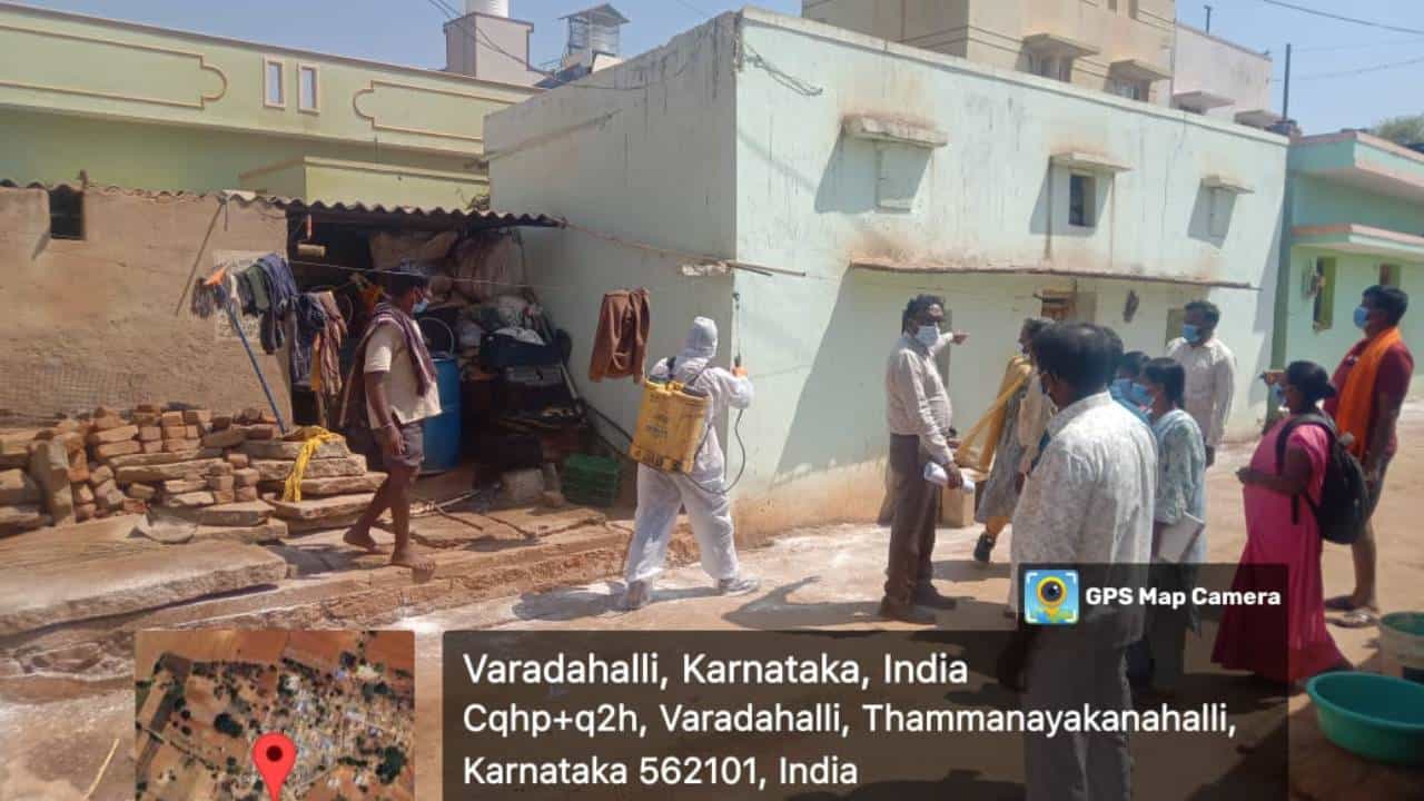 ಚಿಕ್ಕಬಳ್ಳಾಪುರದಲ್ಲಿ ಹಕ್ಕಿಜ್ವರ ಪತ್ತೆ: ಕೋಳಿಗಳ ಸಾವು, ಚಿಕನ್ ತಿನ್ನದಂತೆ ಡಿಸಿ ಮನವಿ ಚಿಕ್ಕಬಳ್ಳಾಪುರದಲ್ಲಿ ಹಕ್ಕಿಜ್ವರ ಪತ್ತೆ: ಕೋಳಿಗಳ ಸಾವು, ಚಿಕನ್ ತಿನ್ನದಂತೆ ಡಿಸಿ ಮನವಿ
