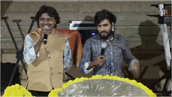 ಉತ್ತರ ಕರ್ನಾಟಕದ ಹುಲಿಗೆ ಜೈ: ಹಂಪಿ ಉತ್ಸವದಲ್ಲಿ ಹನುಮಂತನಿಗೆ ಜೈಕಾರ ಉತ್ತರ ಕರ್ನಾಟಕದ ಹುಲಿಗೆ ಜೈ: ಹಂಪಿ ಉತ್ಸವದಲ್ಲಿ ಹನುಮಂತನಿಗೆ ಜೈಕಾರ