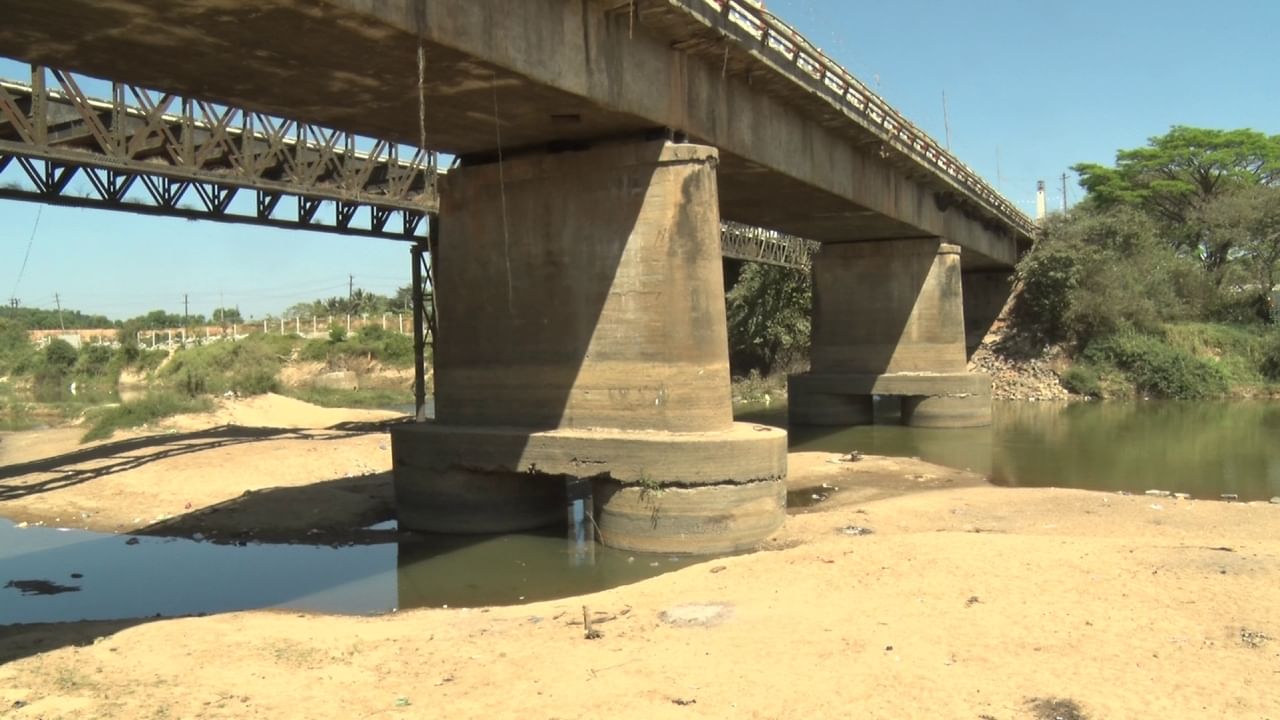 ಸಕಲೇಶಪುರ: ಅಪಾಯದಲ್ಲಿ ಹೇಮಾವತಿ ನದಿ ಸೇತುವೆ, ಮಳೆಗಾಲಕ್ಕೂ ಮುನ್ನವೇ ಆತಂಕ