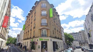 ಚಲಿಸುವ ಕಾರಿನಿಂದ ಜಿಗಿಯುವುದಾಗಿ ಹೆದರಿಸಿದ ಮಗನಿಗೆ ಕೋಲಿನಿಂದ ಹೊಡೆದ ತಾಯಿ