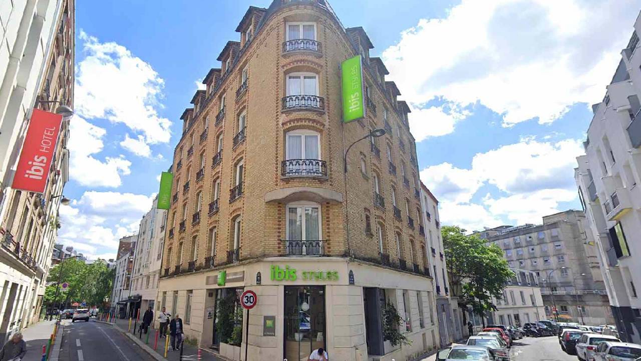 ಪ್ಯಾರಿಸ್: ಹೊಕ್ಕುಳಬಳ್ಳಿಯನ್ನೂ ಕತ್ತರಿಸದೆ ಶಿಶುವನ್ನು ಹೋಟೆಲ್ ರೂಮಿನಿಂದ ಎಸೆದ ತಾಯಿ ಪ್ಯಾರಿಸ್: ಹೊಕ್ಕುಳಬಳ್ಳಿಯನ್ನೂ ಕತ್ತರಿಸದೆ ಶಿಶುವನ್ನು ಹೋಟೆಲ್ ರೂಮಿನಿಂದ ಎಸೆದ ತಾಯಿ