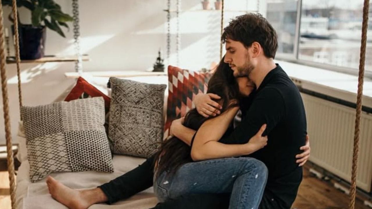 ನಿಮ್ಮ ಪ್ರೇಮಿಗೆ ಈ ರೀತಿ ಗಿಫ್ಟ್ ಕೊಟ್ಟು ಅಪ್ಪುಗೆಯ ದಿನ ಆಚರಿಸಿ ನಿಮ್ಮ ಪ್ರೇಮಿಗೆ ಈ ರೀತಿ ಗಿಫ್ಟ್ ಕೊಟ್ಟು ಅಪ್ಪುಗೆಯ ದಿನ ಆಚರಿಸಿ