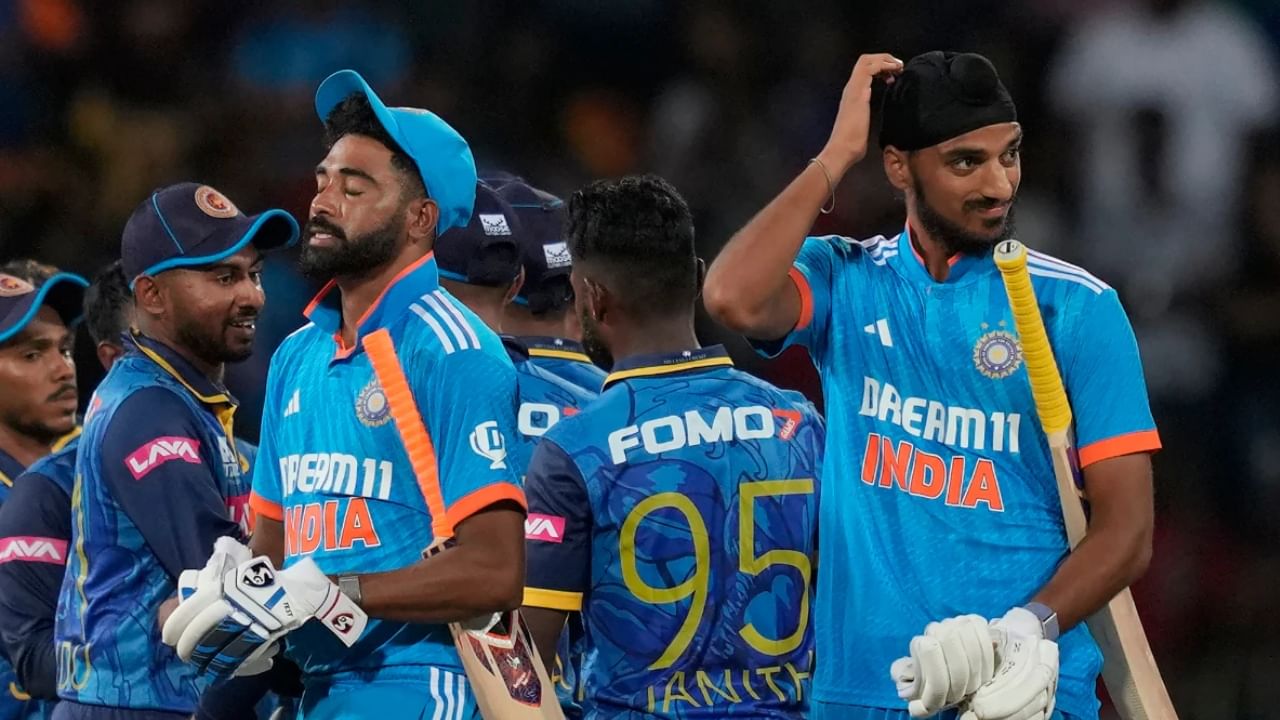 ಮೂರು ಏಕದಿನ ಪಂದ್ಯಗಳ ಸರಣಿಗಾಗಿ ಶ್ರೀಲಂಕಾ ಪ್ರವಾಸ ಮಾಡಿದ್ದ ಟೀಂ ಇಂಡಿಯಾ ಆಡಿದ ಮೂರು ಪಂದ್ಯಗಳಲ್ಲಿ ಎರಡಲ್ಲಿ ಸೋತು, ಒಂದು ಪಂದ್ಯವನ್ನು ಟೈನಲ್ಲಿ ಅಂತ್ಯಗೊಳಿಸಿತ್ತು. ಹೀಗಾಗಿ ಕಳೆದ ವರ್ಷ ಆಡಿದ್ದ ಒಂದೇ ಒಂದು ಸರಣಿಯಲ್ಲಿ ಟೀಂ ಇಂಡಿಯಾಕ್ಕೆ ಒಂದು ಪಂದ್ಯವನ್ನೂ ಗೆದ್ದುಕೊಳ್ಳಲು ಆಗಿರಲಿಲ್ಲ.