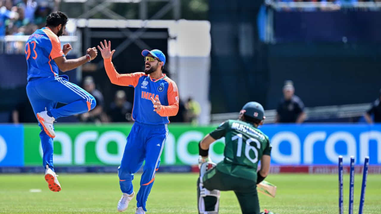 Champions Trophy 2025: ಗಂಟೆಯೊಳಗೆ ಭಾರತ- ಪಾಕ್ ಪಂದ್ಯದ ಎಲ್ಲಾ ಟಿಕೆಟ್ ಸೋಲ್ಡ್ ಔಟ್ Champions Trophy 2025: ಗಂಟೆಯೊಳಗೆ ಭಾರತ- ಪಾಕ್ ಪಂದ್ಯದ ಎಲ್ಲಾ ಟಿಕೆಟ್ ಸೋಲ್ಡ್ ಔಟ್