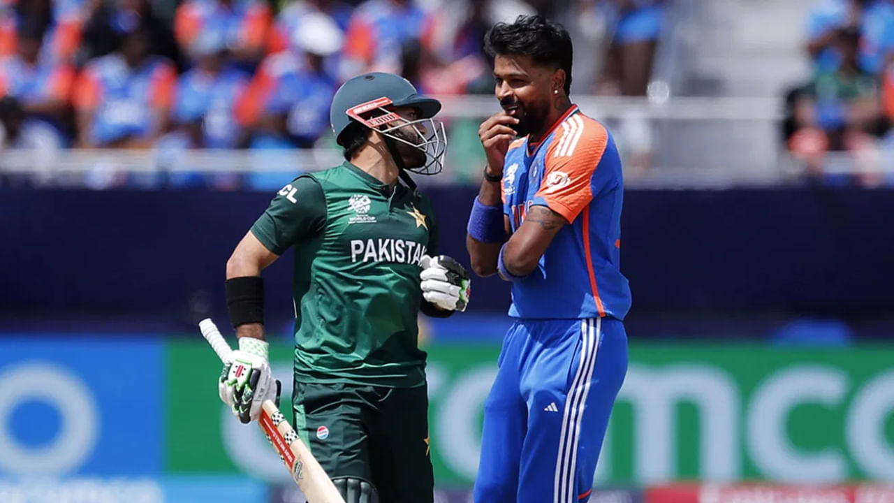 IND vs PAK: ಕಾಳಸಂತೆಯಲ್ಲಿ ಭಾರತ-ಪಾಕ್ ಪಂದ್ಯದ ಟಿಕೆಟ್ ಬೆಲೆ ಎಷ್ಟು ಲಕ್ಷ ರೂಗಳು ಗೊತ್ತಾ? IND vs PAK: ಕಾಳಸಂತೆಯಲ್ಲಿ ಭಾರತ-ಪಾಕ್ ಪಂದ್ಯದ ಟಿಕೆಟ್ ಬೆಲೆ ಎಷ್ಟು ಲಕ್ಷ ರೂಗಳು ಗೊತ್ತಾ?