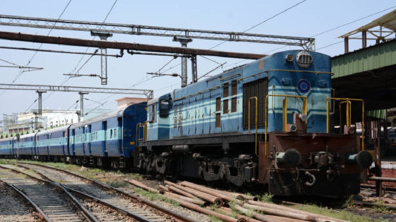 ರೈಲ್ವೆ ಇಲಾಖೆಯ ಲೋಕೋ ಪೈಲಟ್ಗಳಿಂದ ನಾಳೆಯಿಂದ 36 ಗಂಟೆ ಉಪವಾಸ ಸತ್ಯಾಗ್ರಹ ರೈಲ್ವೆ ಇಲಾಖೆಯ ಲೋಕೋ ಪೈಲಟ್ಗಳಿಂದ ನಾಳೆಯಿಂದ 36 ಗಂಟೆ ಉಪವಾಸ ಸತ್ಯಾಗ್ರಹ