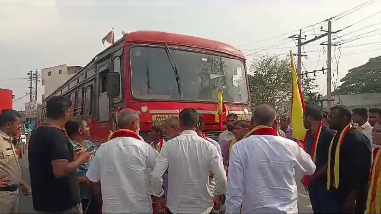 ಕನ್ನಡಿಗ ಕಂಡಕ್ಟರ್ ಮೇಲೆ ಹಲ್ಲೆ ಪ್ರಕರಣ: ಬೆಳಗಾವಿ ಗಡಿಯಲ್ಲಿ ನಿಜಕ್ಕೂ ನಡೆದಿದ್ದೇನು? ಇಲ್ಲಿದೆ ಸಂಪೂರ್ಣ ವಿವರ ಕನ್ನಡಿಗ ಕಂಡಕ್ಟರ್ ಮೇಲೆ ಹಲ್ಲೆ ಪ್ರಕರಣ: ಬೆಳಗಾವಿ ಗಡಿಯಲ್ಲಿ ನಿಜಕ್ಕೂ ನಡೆದಿದ್ದೇನು? ಇಲ್ಲಿದೆ ಸಂಪೂರ್ಣ ವಿವರ