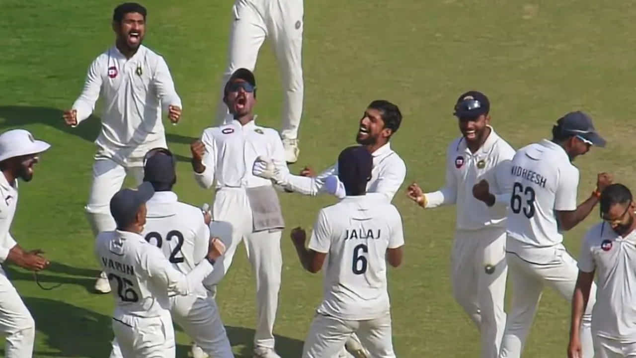 Ranji Trophy: 74 ವರ್ಷಗಳ ರಣಜಿ ಇತಿಹಾಸದಲ್ಲಿ ಮೊದಲ ಬಾರಿಗೆ ಫೈನಲ್ಗೇರಿದ ಕೇರಳ Ranji Trophy: 74 ವರ್ಷಗಳ ರಣಜಿ ಇತಿಹಾಸದಲ್ಲಿ ಮೊದಲ ಬಾರಿಗೆ ಫೈನಲ್ಗೇರಿದ ಕೇರಳ