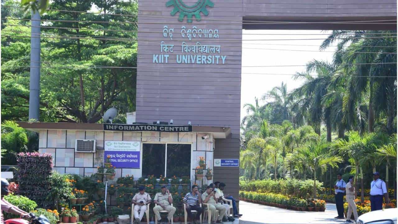 KIIT: ನೇಪಾಳಿ ವಿದ್ಯಾರ್ಥಿಗಳಲ್ಲಿ ಕ್ಷಮೆ ಯಾಚಿಸಿ ಕ್ಯಾಂಪಸ್ಗೆ ಮರಳುವಂತೆ ಮನವಿ ಮಾಡಿದ ಕೆಐಐಟಿ ಸಂಸ್ಥಾಪಕ ಅಚ್ಯುತ್ KIIT: ನೇಪಾಳಿ ವಿದ್ಯಾರ್ಥಿಗಳಲ್ಲಿ ಕ್ಷಮೆ ಯಾಚಿಸಿ ಕ್ಯಾಂಪಸ್ಗೆ ಮರಳುವಂತೆ ಮನವಿ ಮಾಡಿದ ಕೆಐಐಟಿ ಸಂಸ್ಥಾಪಕ ಅಚ್ಯುತ್