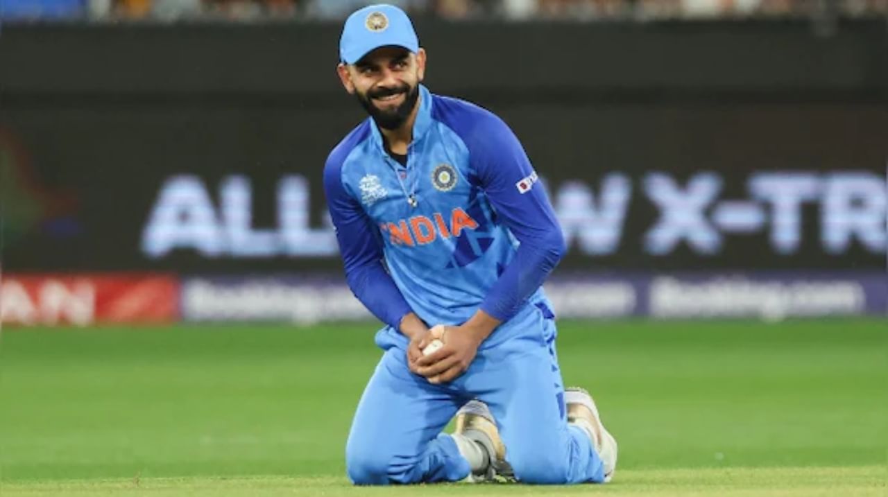ಇದು 299ನೇ ಪಂದ್ಯ ಆಡುತ್ತಿರುವ ವಿರಾಟ್ ಅವರ 157ನೇ ಕ್ಯಾಚ್ ಆಗಿತ್ತು. ಇದರೊಂದಿಗೆ ಅವರು ಟೀಂ ಇಂಡಿಯಾ ಮಾಜಿ ನಾಯಕ ಮೊಹಮ್ಮದ್ ಅಜರುದ್ದೀನ್ (156) ದಾಖಲೆಯನ್ನು ಮುರಿದರು. ಅಜರುದ್ದೀನ್ ತನ್ನ ಕೊನೆಯ ಕ್ಯಾಚ್ ಅನ್ನು ಸುಮಾರು 25 ವರ್ಷಗಳ ಹಿಂದೆ ಮೇ 2000 ದಲ್ಲಿ ಹಿಡಿದಿದ್ದರು. ಅಂದಿನಿಂದ, ಯಾವುದೇ ಭಾರತೀಯ ಫೀಲ್ಡರ್ ಅವರ ಹತ್ತಿರ ಬರಲು ಸಾಧ್ಯವಾಗಿರಲಿಲ್ಲ.