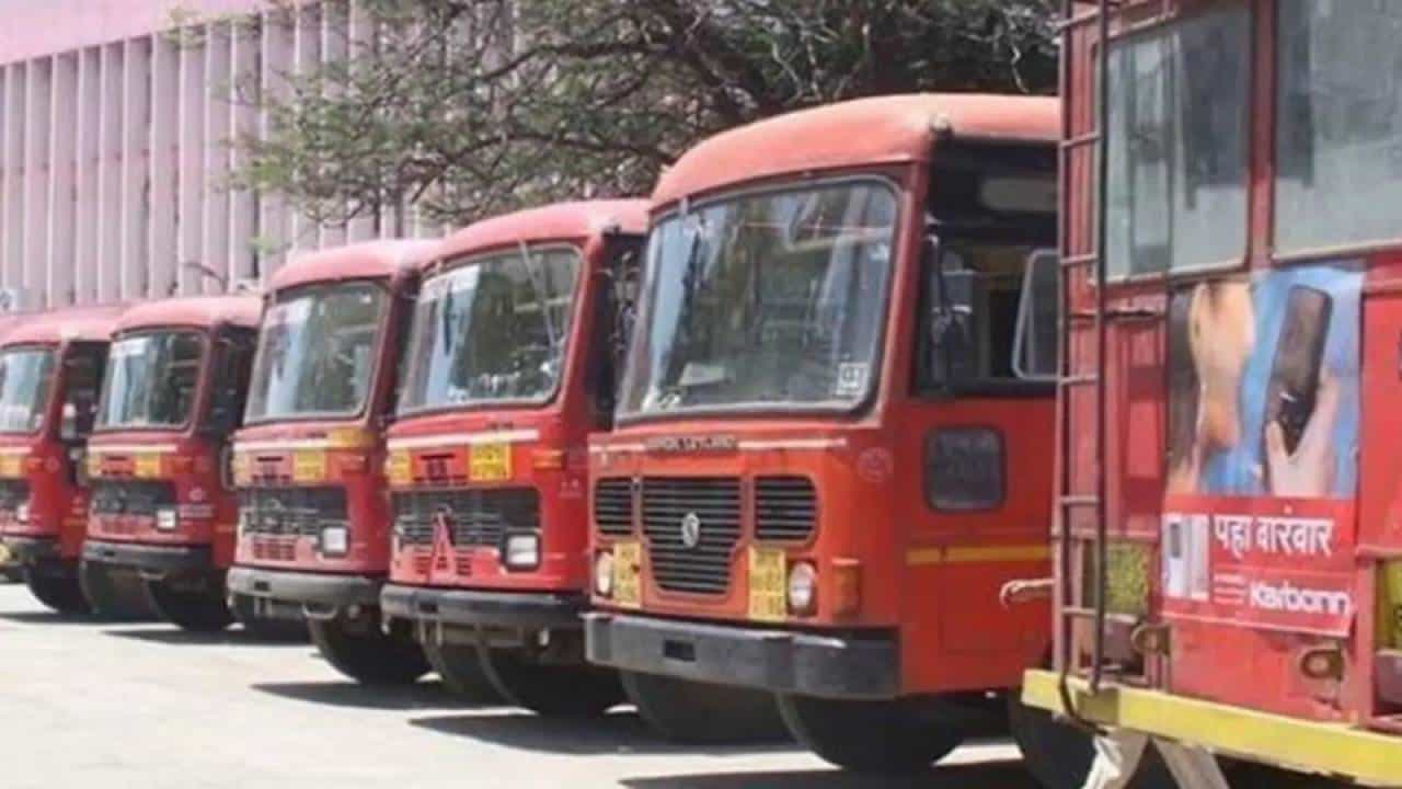 ಕಂಡಕ್ಟರ್​​ ಮೇಲೆ ಹಲ್ಲೆ: ಗಡಿಯಲ್ಲಿ ಉದ್ವಿಗ್ನ, ಮಹಾರಾಷ್ಟ್ರದಿಂದ ಕರ್ನಾಟಕಕ್ಕೆ ಬರುವ ಸಾರಿಗೆ ಬಸ್ ಸಂಚಾರ ಸ್ಥಗಿತ