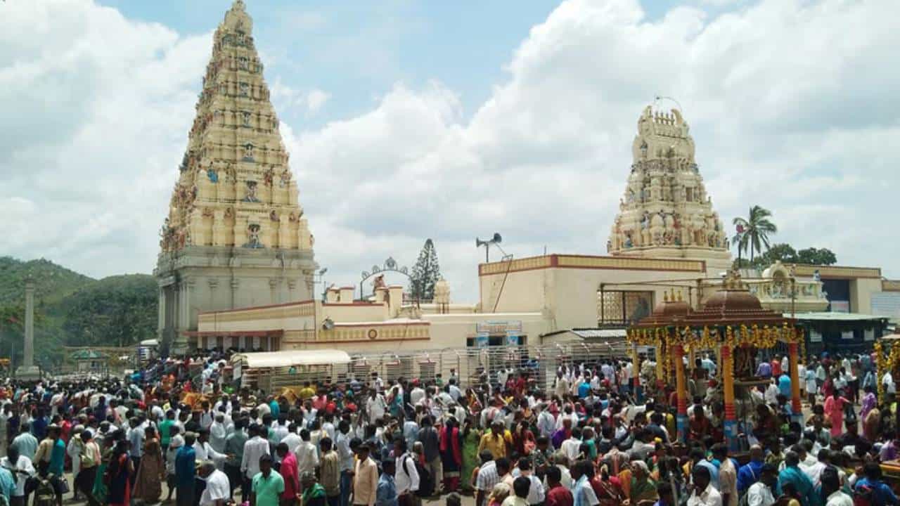 ಮಹಾಶಿವರಾತ್ರಿ: ಮಲೆ ಮಹದೇಶ್ವರ ಬೆಟ್ಟದಲ್ಲಿ ಜಾತ್ರೆ, ಖಾಸಗಿ ವಾಹನಗಳ ಪ್ರವೇಶಕ್ಕೆ ನಿಷೇಧ ಮಹಾಶಿವರಾತ್ರಿ: ಮಲೆ ಮಹದೇಶ್ವರ ಬೆಟ್ಟದಲ್ಲಿ ಜಾತ್ರೆ, ಖಾಸಗಿ ವಾಹನಗಳ ಪ್ರವೇಶಕ್ಕೆ ನಿಷೇಧ