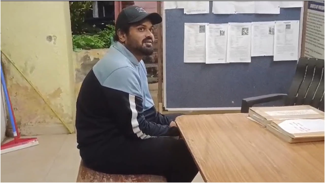 ತಿರುಪತಿಯಲ್ಲಿ ತೆಲುಗು ನಟ ಮಂಚು ಮನೋಜ್ ಪೊಲೀಸ್ ವಶಕ್ಕೆ; ಕಾರಣ ನಿಗೂಢ ತಿರುಪತಿಯಲ್ಲಿ ತೆಲುಗು ನಟ ಮಂಚು ಮನೋಜ್ ಪೊಲೀಸ್ ವಶಕ್ಕೆ; ಕಾರಣ ನಿಗೂಢ